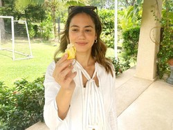 Reaksi Pevita Pearce Saat Pertama Kali Mencicipi Durian