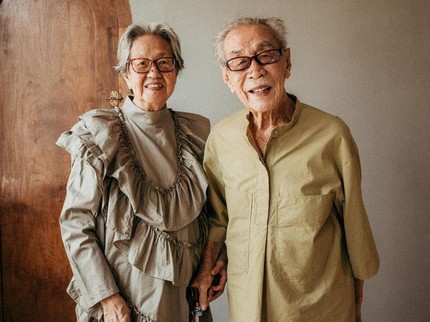 7 Potret Oma dan Opa Bagio yang Lagi Viral, Kompak dan Mesra di Usia Senja