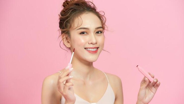 5 Lip Tint dari Brand Lokal Ini Teruji Aman dan Harganya Ramah di Kantong, Ada yang Cuma Rp18 Ribu!