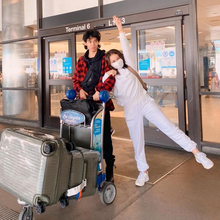 <p>Penyanyi Rossa saat ini diketahui sedang liburan bersama anak semata wayangnya, Rizky Langit Ramadhan, ke Amerika Serikat (AS), Bunda. (Foto: Instagram @itsrossa910)<br /><br /><br /></p>
