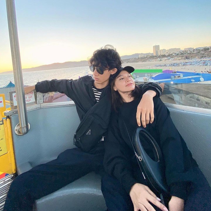<p>Liburan mereka terlihat seru ya, Bunda. Kita doakan, semoga pasangan ibu dan anak ini selalu bahagia bersama, ya. (Foto: Instagram @itsrossa910)</p>