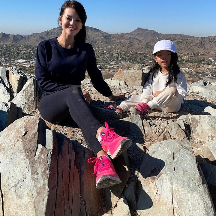 <p>Selain sibuk dengan beragam aktivitas serunya. Saat <em>weekend</em>, Yaya dengan sang Bunda menghabiskan waktu <em>hiking</em> bersama untuk menikmati alam. (Foto: Instagram @farahquinnofficial)</p>