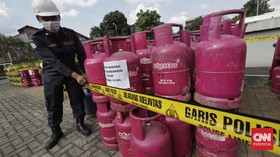 FOTO: Sindikat Pengoplos Gas 3 Kg Bersubsidi Rugikan Negara Rp6,87 M