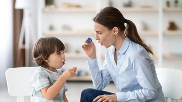 CARA MEMBANGUN KOMUNIKASI SAAT ANAK ALAMI SPEECH DELAY