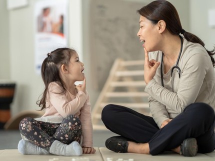 Pengaruh Gadget pada Anak yang Alami Speech Delay, Bunda Perlu Tahu