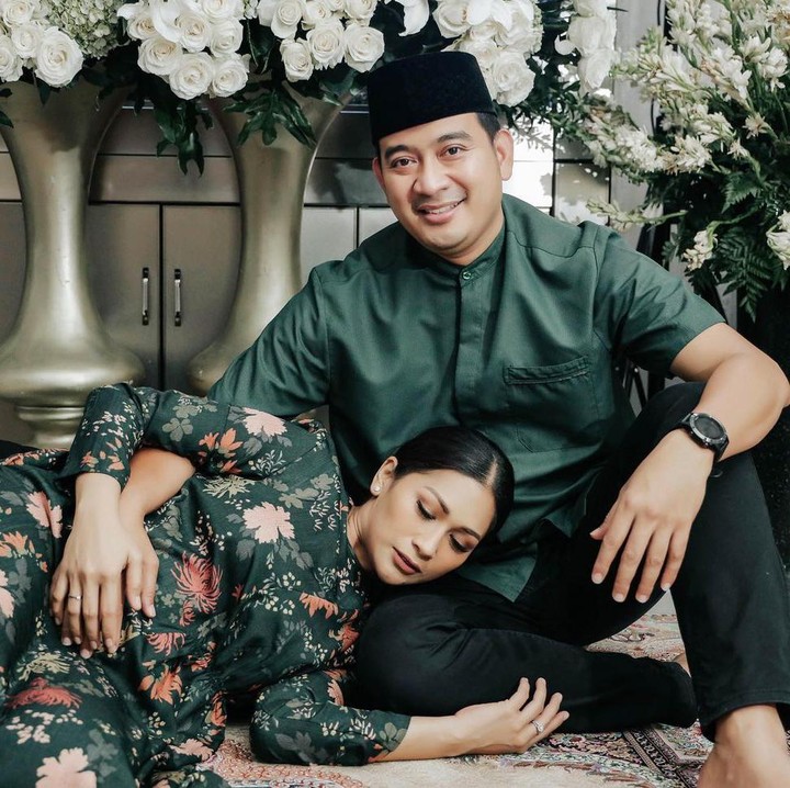 <p>Awalnya, Raden Brotoseno masih dipertahankan karena memiliki prestasi. Hingga pada akhirnya, sidang yang digelar pada (8/7/2022) lalu memutuskan pemecatan secara tidak hormat pada dirinya. (Foto: Instagram @tatajaneetaofficial)<br /><br /><br /></p>