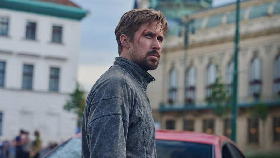 The Gray Man (2022) Ryan Gosling as Six. Cr. Paul Abell/Netflix © 2022