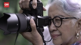 VIDEO: Berkawan dengan Kamera di Usia Senja ala Hermandari
