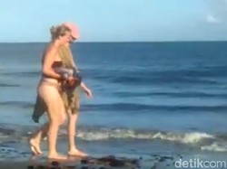 Viral Turis Asing Berbikini di Pantai Aceh Singkil, Satpol PP Turun Tangan