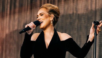 ADELE BERBAGI HAK ASUH DENGAN SIMON