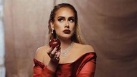 Mengapa Mama Tak Mencintai Ayah Lagi, Pertanyaan Anak Ini Bikin Adele Frustasi