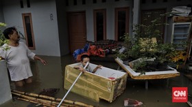 FOTO: Banjir Rendam Ratusan Rumah di Ciledug Tangerang