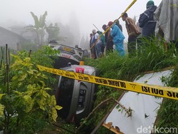 Bus Rombongan Pendaki Merbabu Terguling di Magelang, 20 Orang Luka
