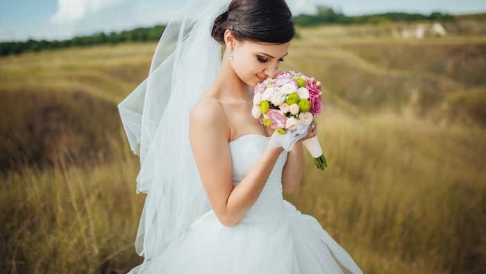 4 Kiat Efektif Menghemat Budget Beli Gaun Pengantin, Hemat Tapi Tetap Terlihat Mewah dan Anggun! 4 Kiat Efektif Menghemat Budget Beli Gaun Pengantin, Hemat Tapi Tetap Terlihat Mewah dan Anggun!