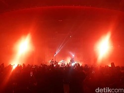 Isyana Sarasvati Suguhkan Nuansa Gothic Metal di Kota Rock Surabaya