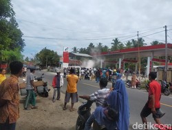 Mobil Terbakar di SPBU Polman, Pengemudi Luka Dilarikan ke RS