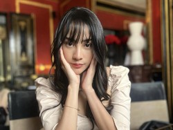 Gaya Anya Geraldine Foto Bareng Ular yang Bikin Netizen Ngeri