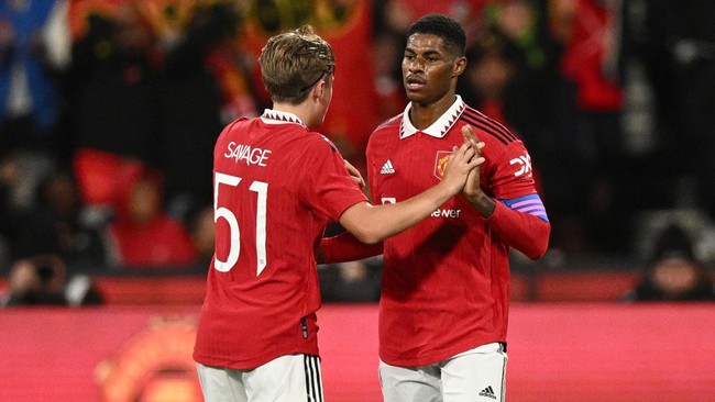 Marcus Rashford disebut berjanji setia dengan Manchester United usai ditaksir raksasa Liga Prancis Paris Saint-Germain (PSG).