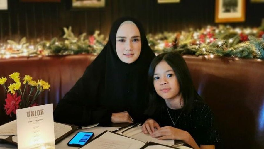 Mulan Jameela Pamer Momen Makan Bakso hingga Kulineran Bareng Keluarga