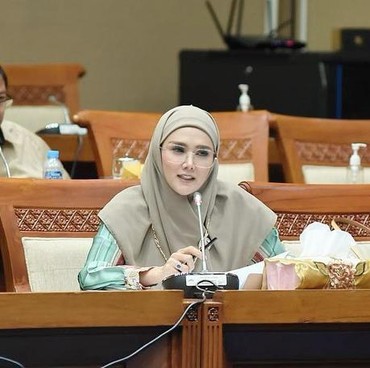 Mulan Jameela Pergoki ABG Genit Nyanyikan Lagu Ciptaan Ahmad Dhani