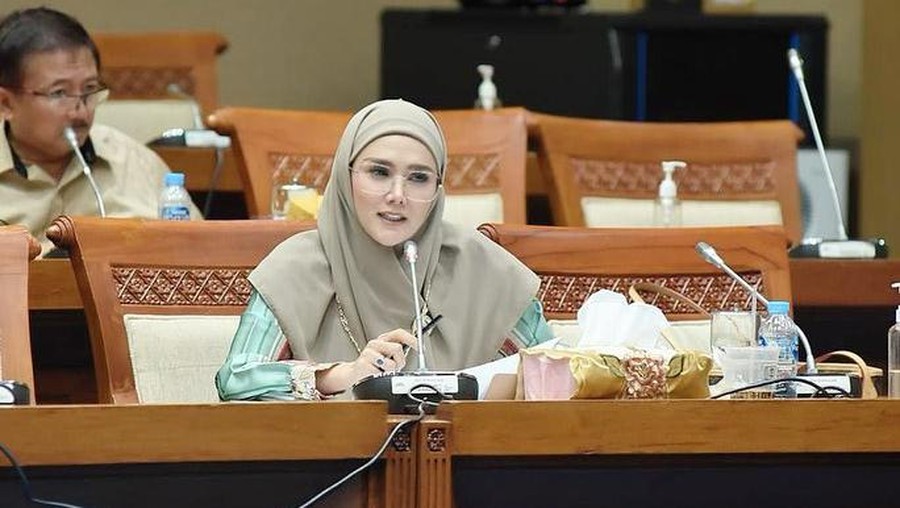 Mulan Jameela Pamer Momen Makan Bakso hingga Kulineran Bareng Keluarga