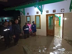 Banjir Bandang Terjang Garut, Ratusan Warga Mengungsi