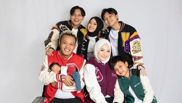 NATHALIE HOLSCHER MENDAPATKAN NAFKAH UNTUK SANG ANAK