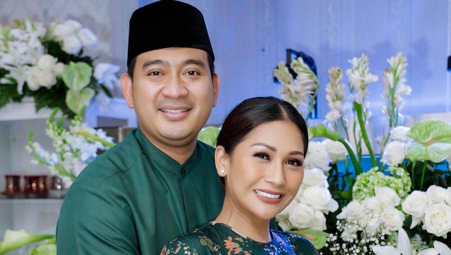 Tata Janeeta Tata Janeeta setia dampingi suaminya