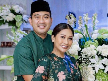 Melihat Lagi 7 Potret Kebersamaan Tata Janeeta & Suami, Brotoseno yang Dipecat Polri