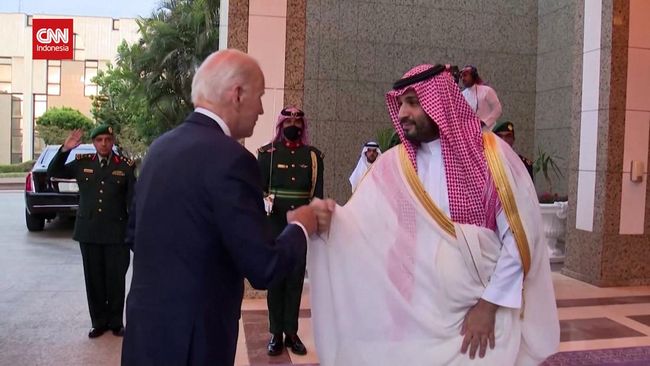 VIDEO: Momen ‘Fist Bump’ Biden dengan Pangeran Saudi MbS