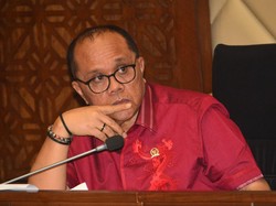 Anggota DPR Sedih Lihat Alumni IPDN Jadi Ajudan-Bawa Sepatu Bupati