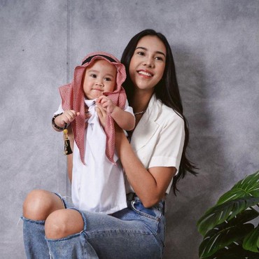7 Potret Anya Geraldine Momong Rayyanza Si 'Pangeran Arab' Gemoy!