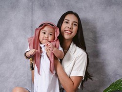 7 Potret Anya Geraldine Momong Rayyanza Si 'Pangeran Arab' Gemoy!