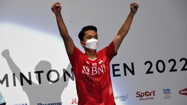 Netizen ramai melontarkan candaan dalam unggahan raket Anthony Ginting yang hancur usai juara Singapore Open 2022.