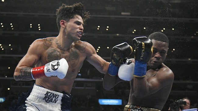 Petinju Ryan Garcia memenangi duel melawan Javier Fortuna di Crypto.com, Los Angeles, California, AS, Minggu (17/7).