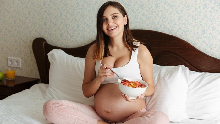 5 Daftar Makanan Mentah yang Perlu Dihindari oleh Ibu Hamil