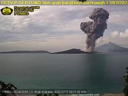Penampakan Gunung Anak Krakatau Erupsi