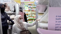 <p>Memang, belanja keperluan bayi jadi salah satu hal paling menyenangkan ketika hamil. Tak lupa, Irish Bella juga menulis daftar keperluan yang akan dibelanjakan. (Foto: YouTube AishTV)</p>