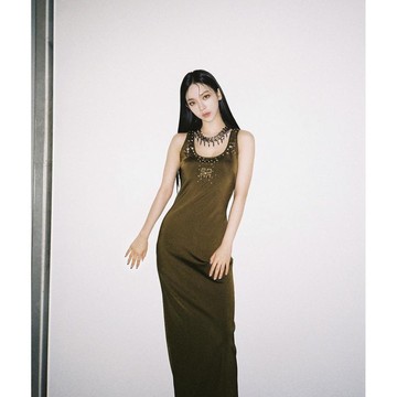 Intip Deretan Outfit Serba Givenchy Karina Aespa Selama Hadiri Paris Fashion Week, Harga Gaunnya Bisa untuk Beli Mobil