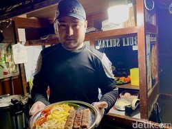 Pakai Gerobak, Orang Pakistan Ini Jual Nasi Kebuli di Kalibata