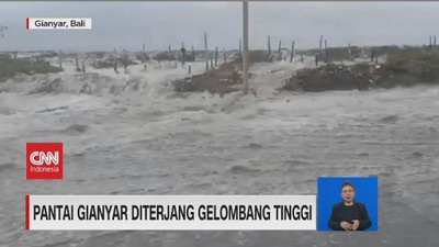img-title VIDEO: Pantai Gianyar Diterjang Gelombang Tinggi