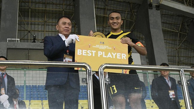 Kapten timnas Malaysia U-19, Ahmad Aysar Hadi Mohd Shapri, diduga melakukan tindak pencurian umur dalam ajang Piala AFF U-19 2022.
