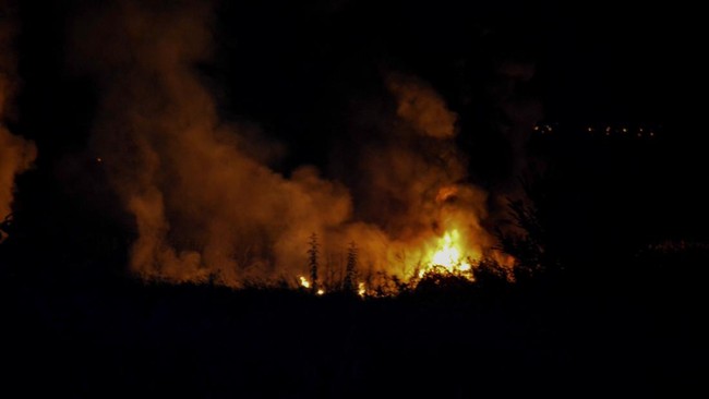 Sebuah pesawat kargo berjenis Antonov An-12 yang dioperasikan maskapai berbasis di Ukraina jatuh dan meledak di dekat Kota Kavala, utara Yunani.