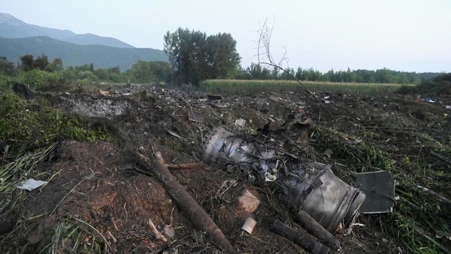 Pesawat Bawa Amunisi Jatuh, Yunani Protes ke Serbia dan Ukraina Yunani komplain ke Serbia dan Ukraina mengenai pesawat kargo bermuatan amunisi yang jatuh di kawasannya pada Sabtu (17/7).