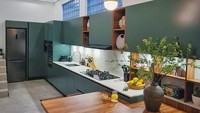 <p>Pada awal tahun lalu, Raisa dan Hamish Daud memperkenalkan hunian baru mereka, Bunda. Rumah dengan konsep minimalis ini memiliki dapur yang cantik dan elegan lho. (Foto: Instagram @hamishdw/ @raisa6690)</p>