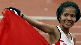 Emas Kejutan Supriati Sutono dan Sepatu yang Tertinggal