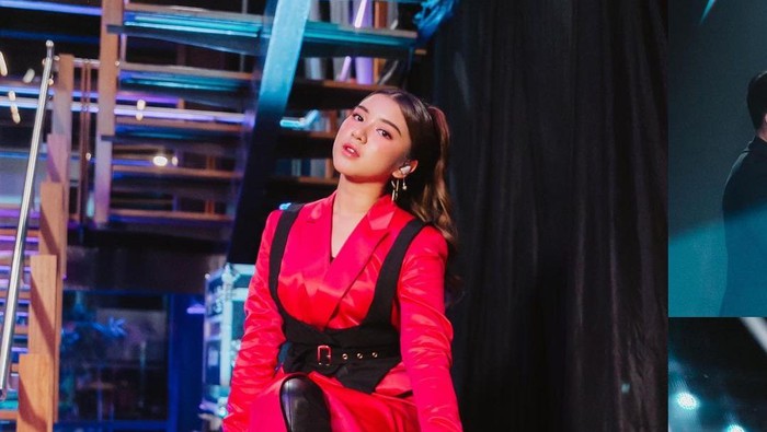 Deretan Gaya Stylish dan Fierce Tiara Andini saat Pakai Busana Merah Deretan Gaya Stylish dan Fierce Tiara Andini saat Pakai Busana Merah
