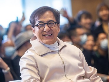 Jackie Chan Tak Bantu Anak, 100 Persen Hartanya Disumbangkan untuk Amal