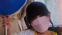 <p>Nina Zatulini juga mengunggah video keceriaan buah hatinya saat masuk sekolah kembali. (Foto: Instagram Stories @ninazatulini22)</p>