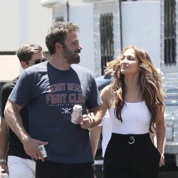 img-title Seperti Jennifer Lopez & Ben Affleck, Ini Alasan Mengapa Balikan dengan Mantan Bukan Hal yang Buruk!